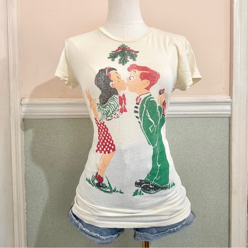 Made u look vintage style Christmas tshirt made in the USA 100% cotton